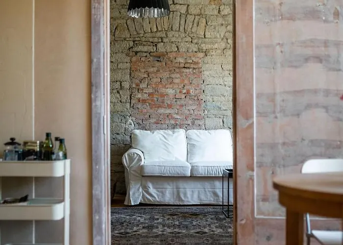 Cosy With Courtyard In Historic Building شقة كوريسارِ