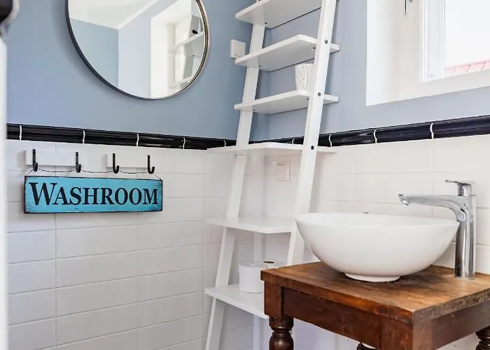 Cosy With Courtyard In Historic Building شقة