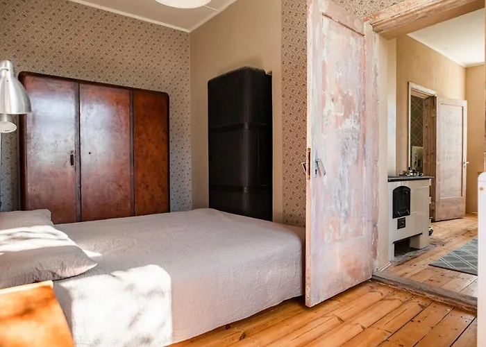 Cosy With Courtyard In Historic Building شقة كوريسارِ